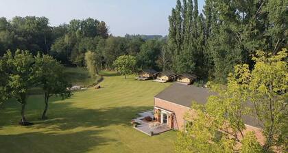 Rustic vacation home in oasis of green