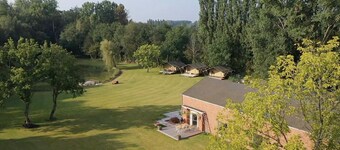 Rustic vacation home in oasis of green