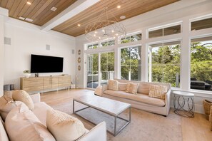 TV connectée, cheminée, espaces bureaux