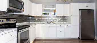 Upgraded Downtown Sandusky Apartment - Sleeps 5!