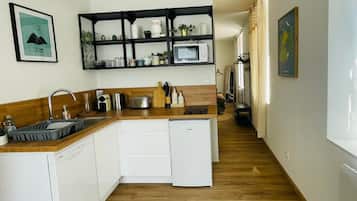 Microwave, oven, stovetop, dishwasher