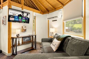 TV, offices - Voyager Yurt Cabin Luxe Glamping w Private Hot Tub (Canyon Lake)