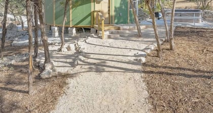 Beaumont: Hill Country Luxury Yurt-Cabin I Hot Tub