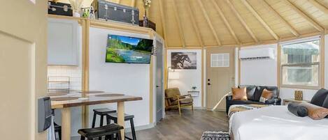 3 habitaciones, tabla de planchar con plancha, cuna de viaje y wifi