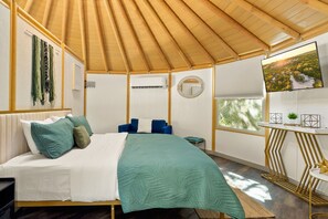 Iron/ironing board, travel crib, WiFi, bed sheets