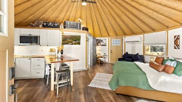 Iron/ironing board, travel cot, WiFi, bed sheets