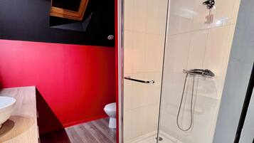 Douche, sèche-cheveux, papier toilette