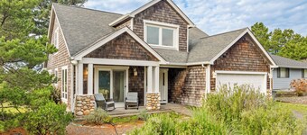 Caddy Corner MCA#1122-EV Charger, Golf Course Lake views, 2 blocks to beach.