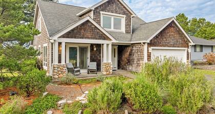 Caddy Corner MCA#1122-EV Charger, Golf Course Lake views, 2 blocks to beach.