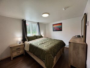 2 bedrooms, travel cot, WiFi, bed sheets