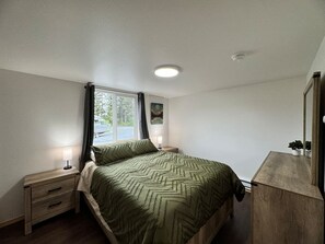 2 bedrooms, travel cot, WiFi, bed sheets - Atigun's MountainTop Cabin (Seward)