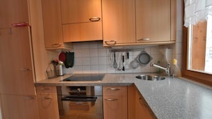 Apartamento básico | Cocina privada | Frigorífico, horno, lavavajillas y utensilios de cocina