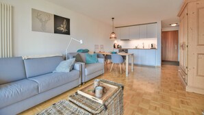 Basic Apartment | Living area | TV - Casa Arturo 412 (Riederalp)