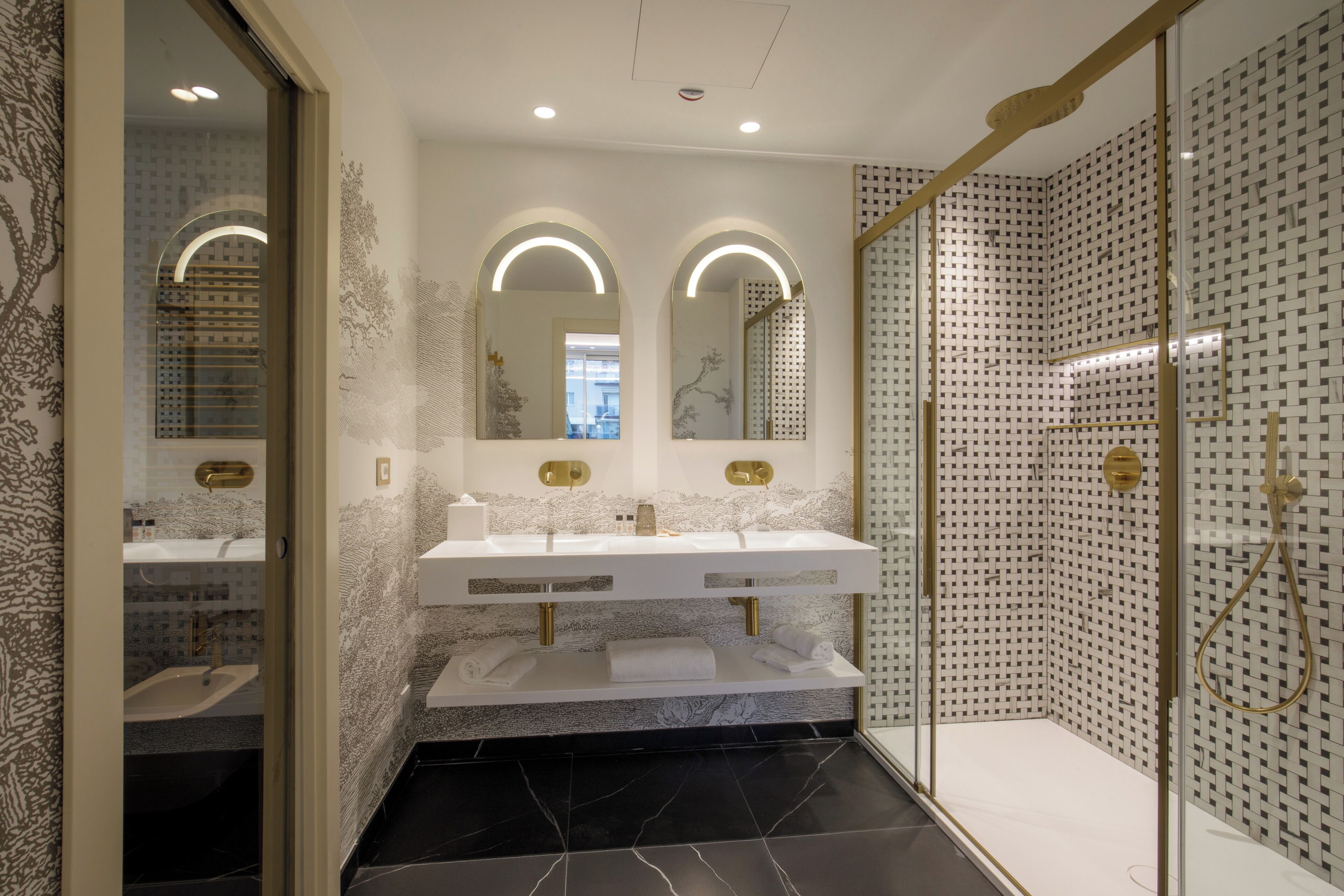 Signature Suite | Bilik Mandi | Pancuran mandi, pengering rambut, tuala disediakan, sabun 