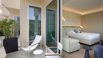 Junior Studio Suite, Balcony, City View | Terrace/patio