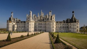 A large, historic building with multiple towers and a symmetrical facade. - Lodging Nature Camp Châteaux de la Loire (Cellettes)