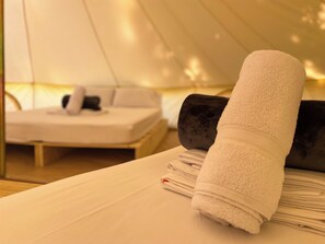 Family Quadruple Room | Individually furnished, cots/infant beds - Lodging Nature Camp Châteaux de la Loire (Cellettes)