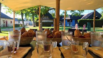 Continental breakfast for a fee on weekends