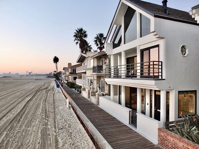 Beachfront Estate - LB Peninsula