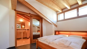Basic Apartment | 2 bedrooms, desk, laptop workspace, cots/infant beds - Casa Arturo Penthouse (Riederalp)