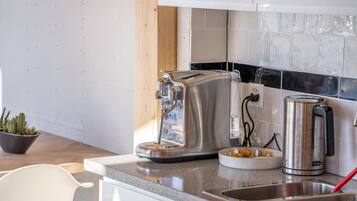 Basic Chalet | Private kitchen | Cookware/dishes/utensils