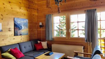 Basic Chalet | Living area | TV