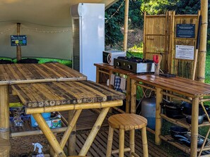 Réfrigérateur dans les aires communes
