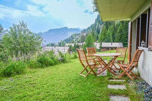 Basic Apartment (Chalet Lieke Parterre) | Outdoor dining - Chalet Lieke (Riederalp)