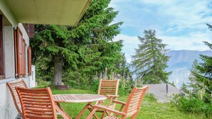 Basic Apartment (Chalet Lieke Parterre) | Outdoor dining - Chalet Lieke (Riederalp)