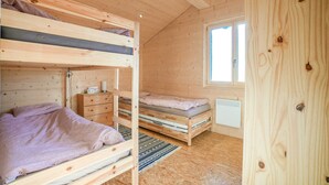 Basic Chalet | 3 bedrooms, laptop workspace, bed sheets
