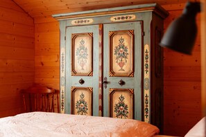 Basic Chalet | 3 bedrooms, laptop workspace, bed sheets