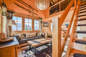 Leilighet – basic | Oppholdsområde | TV og peis