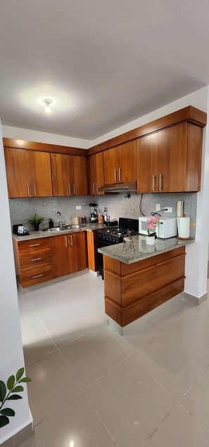 Microwave, oven, coffee/tea maker, blender