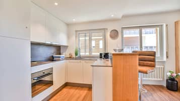 Basic Apartment | Private kitchen | Cookware/dishes/utensils