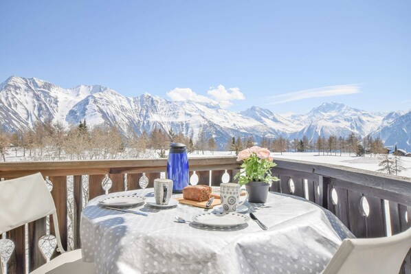 Outdoor dining - Valaisia 131 (Riederalp)