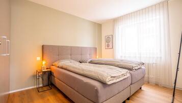 Departamento básico | 2 habitaciones, espacio para trabajar con laptop y ropa de cama