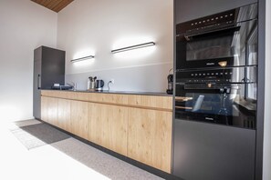 Appartement | Cuisine privée | Batterie de cuisine, vaisselle et ustensiles