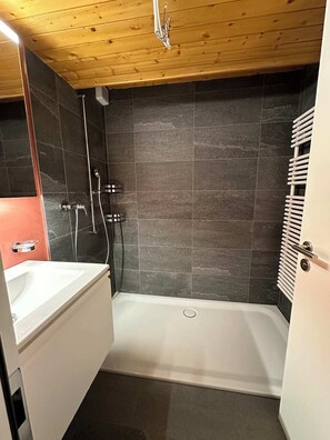 Basic-Apartment | Badezimmer