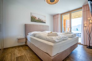 Apartamento básico | 3 dormitorios, escritorio, espacio para trabajar con un portátil