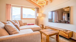 Apartamento básico | Zona de estar | Una televisión