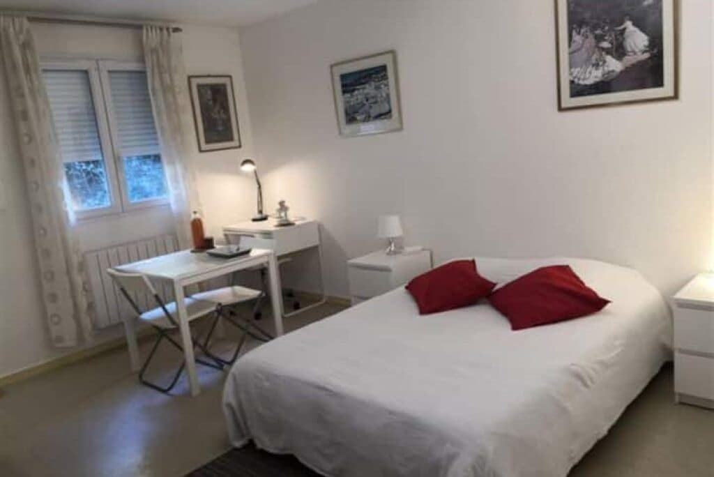 1 Schlafzimmer, Schreibtisch, Bügeleisen/Bügelbrett, Reisekinderbett