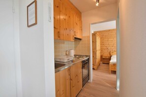 Apartamento básico (Waldesrand Bättlihorn) | Cocina privada | Utensilios de cocina