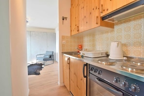 Appartement (Waldesrand BÀttlihorn) | Cuisine privée | Batterie de cuisine, vaisselle et ustensiles