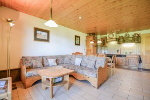 Basic Apartment | Living area | TV - Weisshorn 24 (Riederalp)