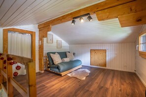 Basic Apartment (Reste Fidèle Duplex) | Interior