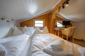 Basic Apartment (Reste Fidèle Duplex) | 2 bedrooms, laptop workspace, bed sheets