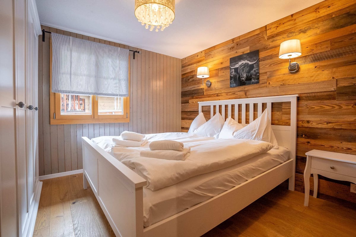 Basic Apartment (Reste Fidèle Duplex) | 2 bedrooms, laptop workspace, bed sheets