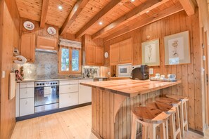 Basic Chalet | Private kitchen | Cookware/dishes/utensils - Chalet Arnica (Fiesch)