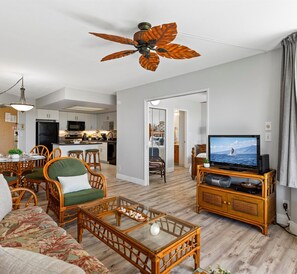 Smart-TV, Bücher, Stereoanlage