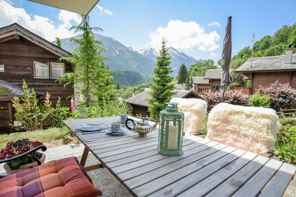 Outdoor dining - Apartment Reste Fidèle (Fiesch)